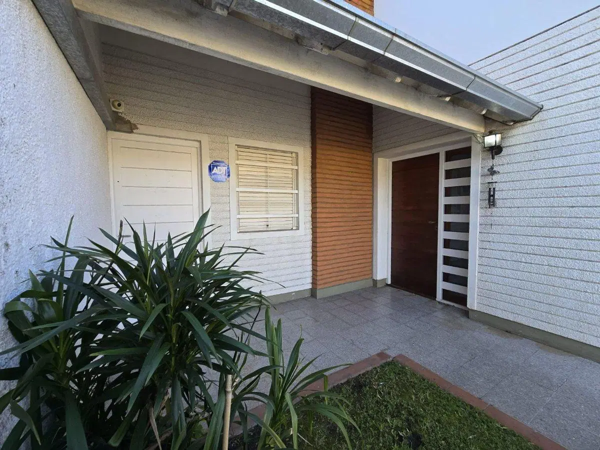 CASA 6 AMBIENTES EN VENTA EN LOMAS DE ZAMORA 3