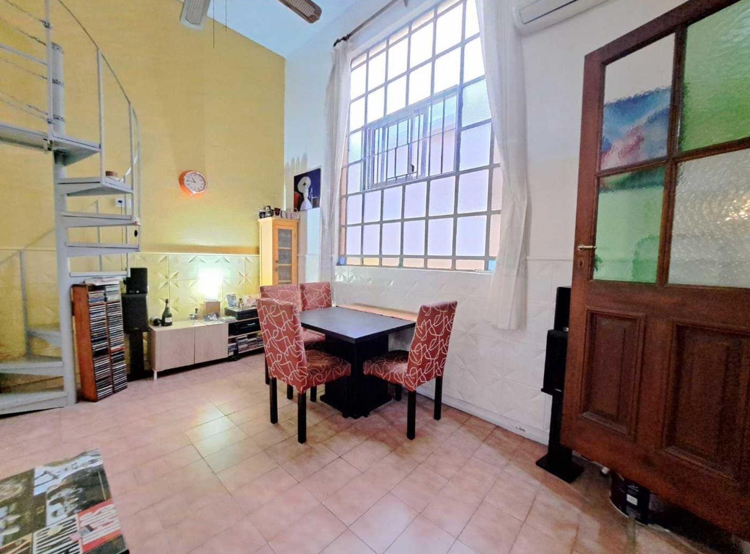 Venta Ph 2 ambientes más entrepiso y Terraza.