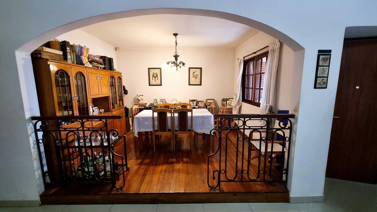 casa en venta 6 ambientes pileta quincho castelar