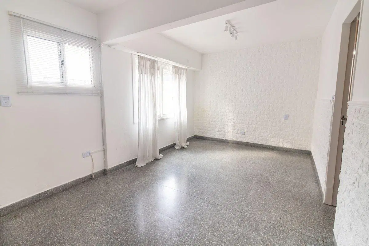VENTA  DPTO SAN ISIDRO MONOAMB IMPECABLE EXC UBIC. 3