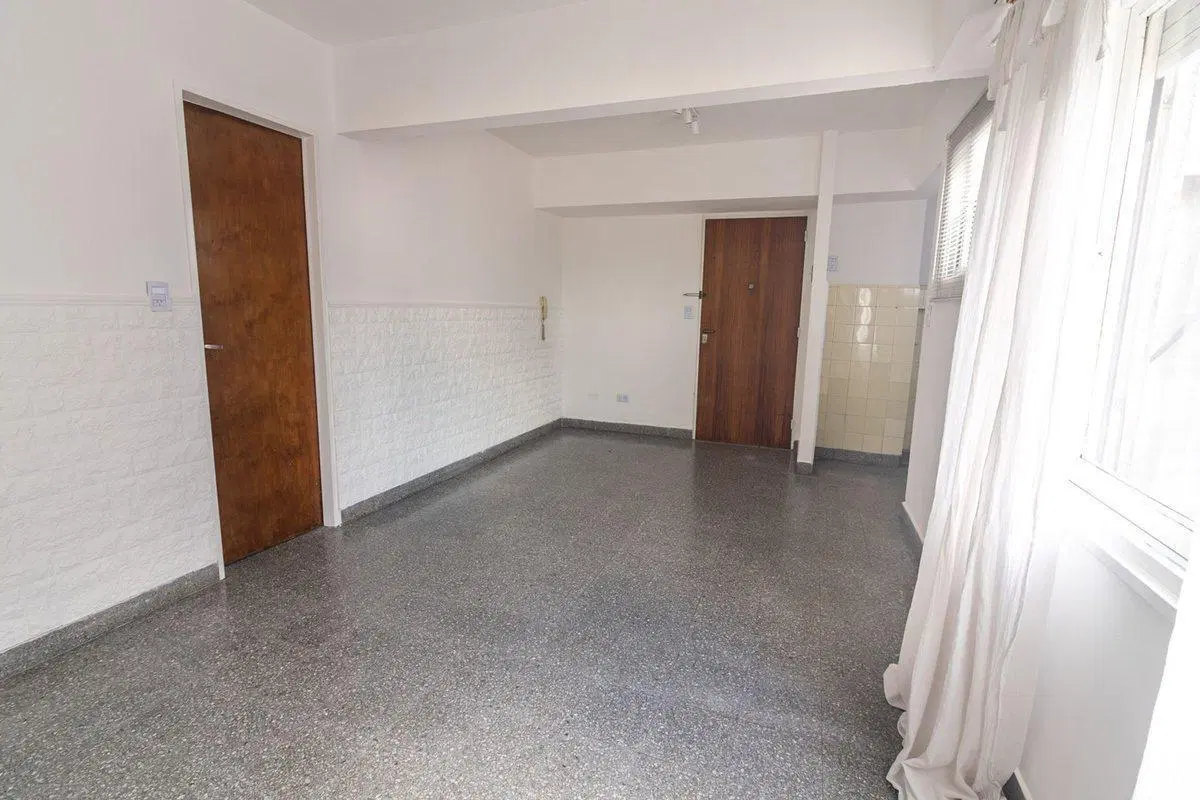VENTA  DPTO SAN ISIDRO MONOAMB IMPECABLE EXC UBIC. 5