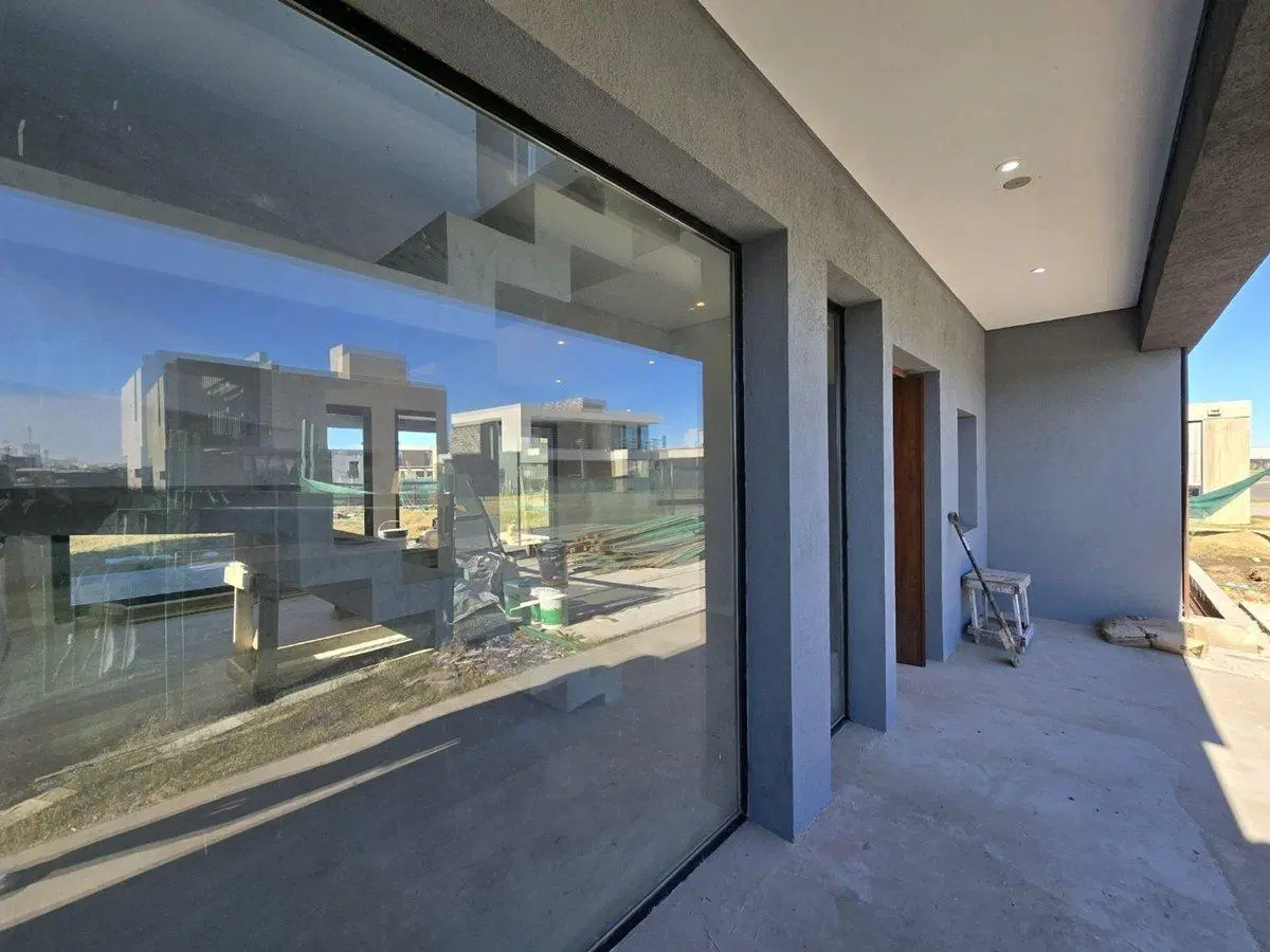 CASA 5 AMBIENTES EN VENTA HUDSON SEBASTIAN GABOTO 4