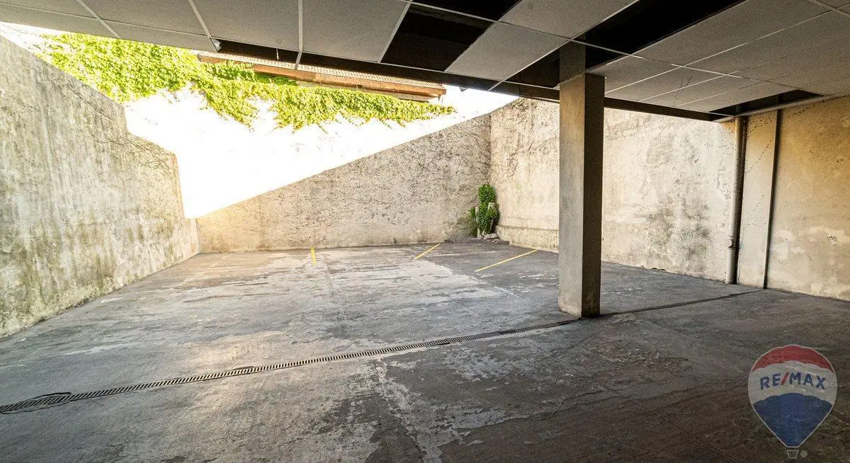 VENTA COCHERA EN PARQUE CHAS EN PLANTA BAJA 3