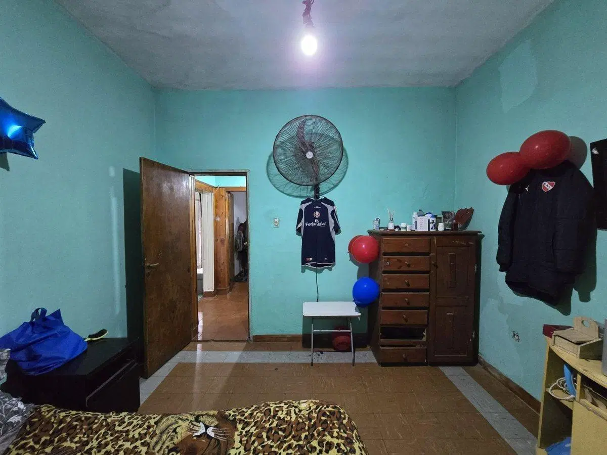 CASA 3 AMBIENTES EN VENTA EN LANÚS JARDIN COCHERA 4