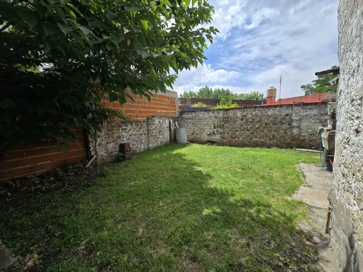 CASA 3 AMBIENTES EN VENTA EN LANÚS JARDIN COCHERA 8