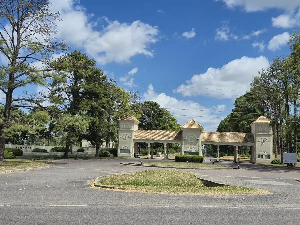VENTA LOTE  CENTRAL 1536 M² PINARES COUNTRY CLUB, 4