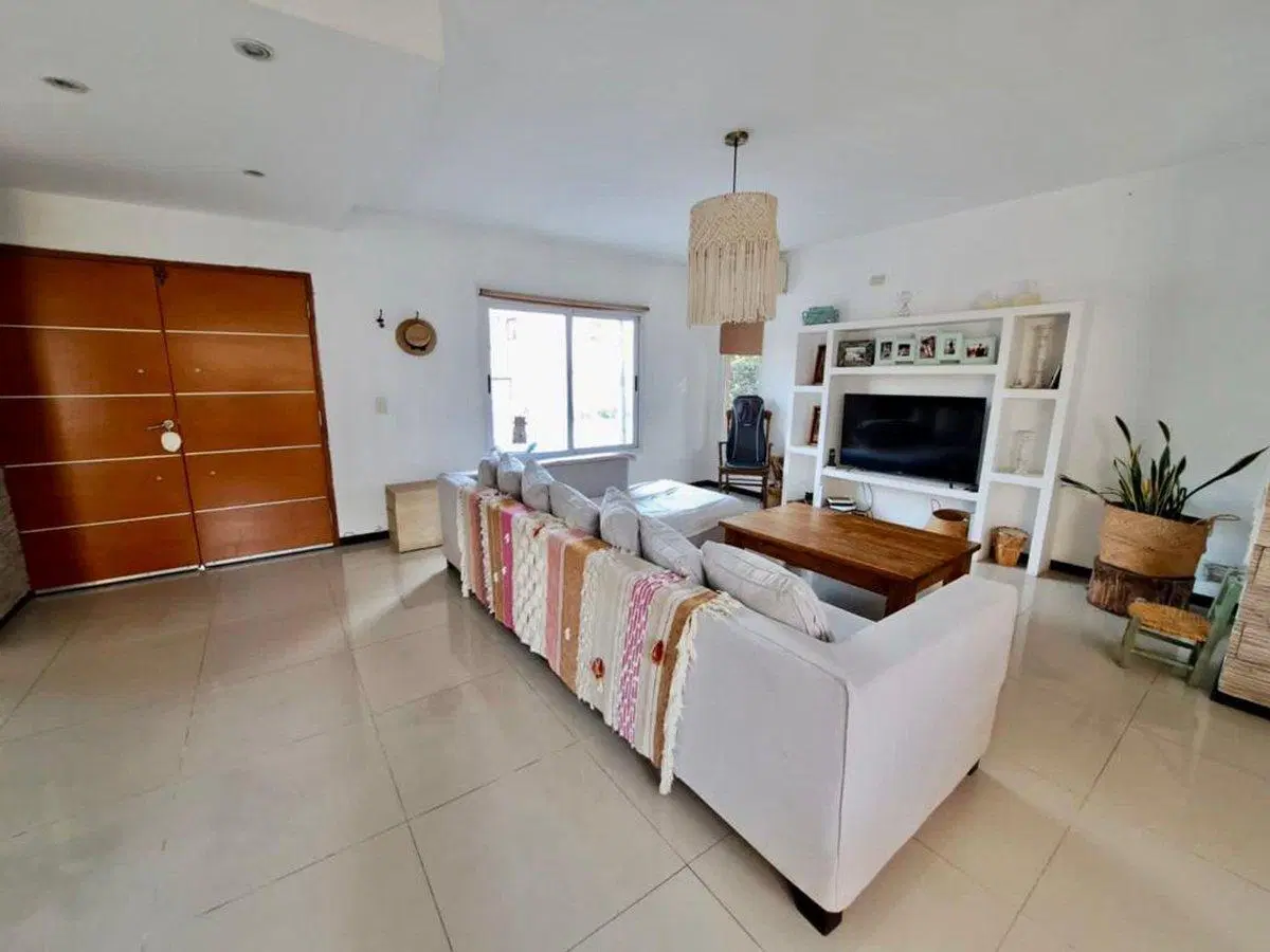 CASA EN ALQUILER CON PILETA EN BELLA VISTA 4