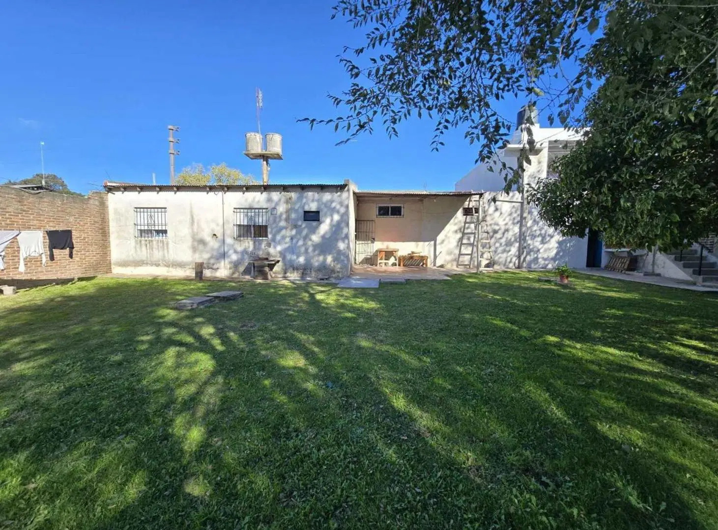 LOTE EN VENTA FLORENCIO VARELA CON LOCALES 2