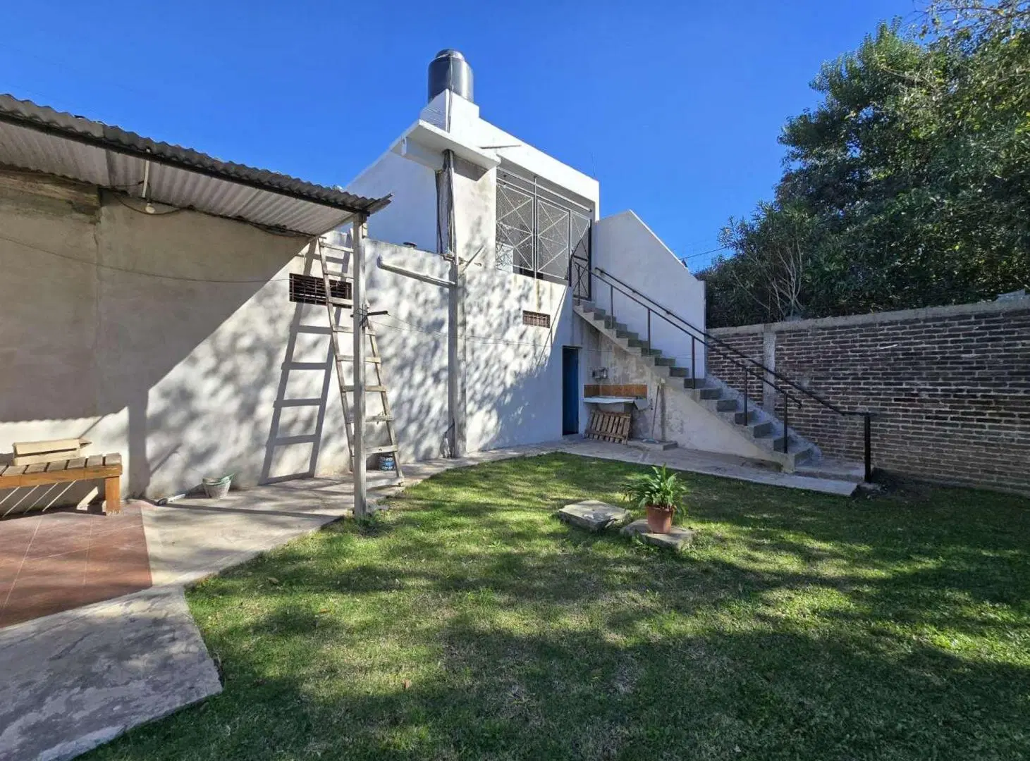 LOTE EN VENTA FLORENCIO VARELA CON LOCALES 4