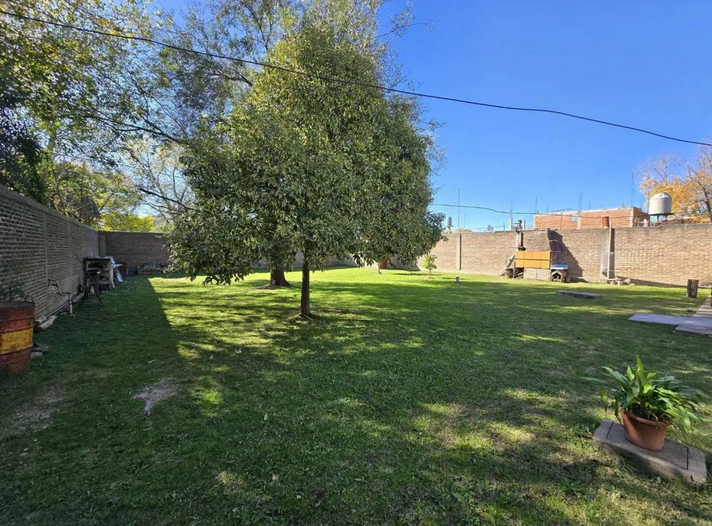 LOTE EN VENTA FLORENCIO VARELA CON LOCALES 3