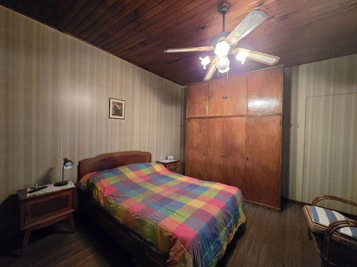 CASA 4 AMBIENTES EN VENTA EN AVELLANEDA 2 COCHERAS 3