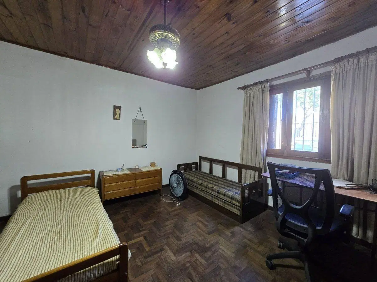 CASA 4 AMBIENTES EN VENTA EN AVELLANEDA 2 COCHERAS 2