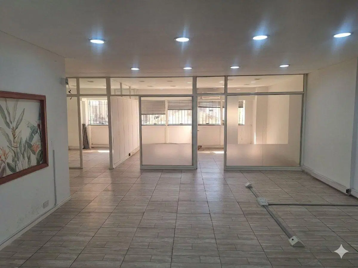 Excelente oficina ubicada en microcentro 5