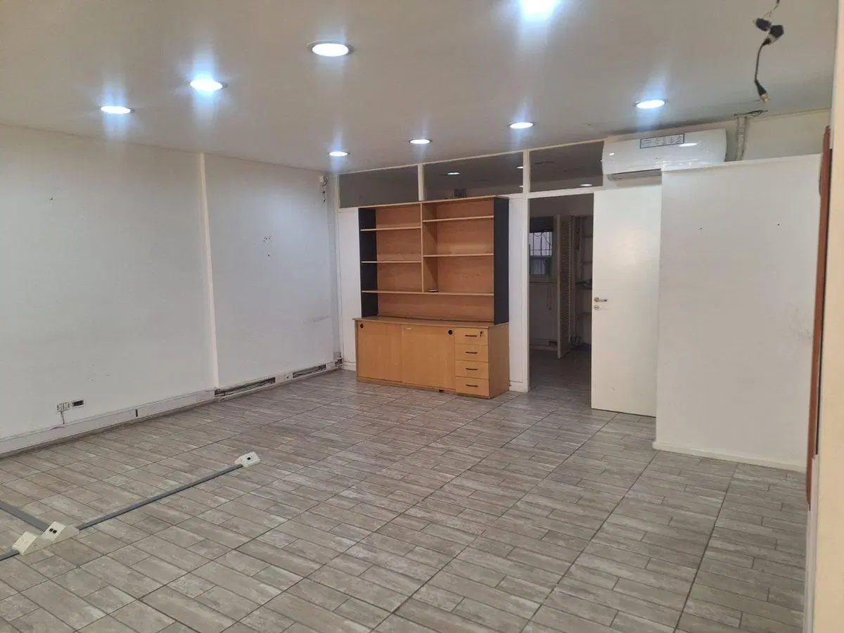 Excelente oficina ubicada en microcentro 4