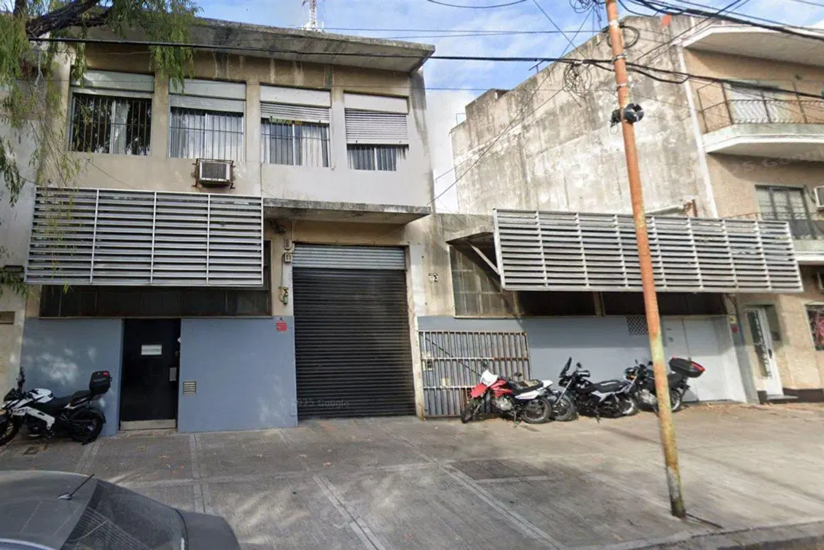 VENTA TERRENO CON DEPOSITOS, GALPONES Y RENTAS 2