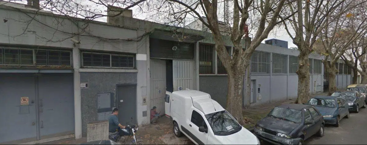 VENTA TERRENO CON DEPOSITOS, GALPONES Y RENTAS 3