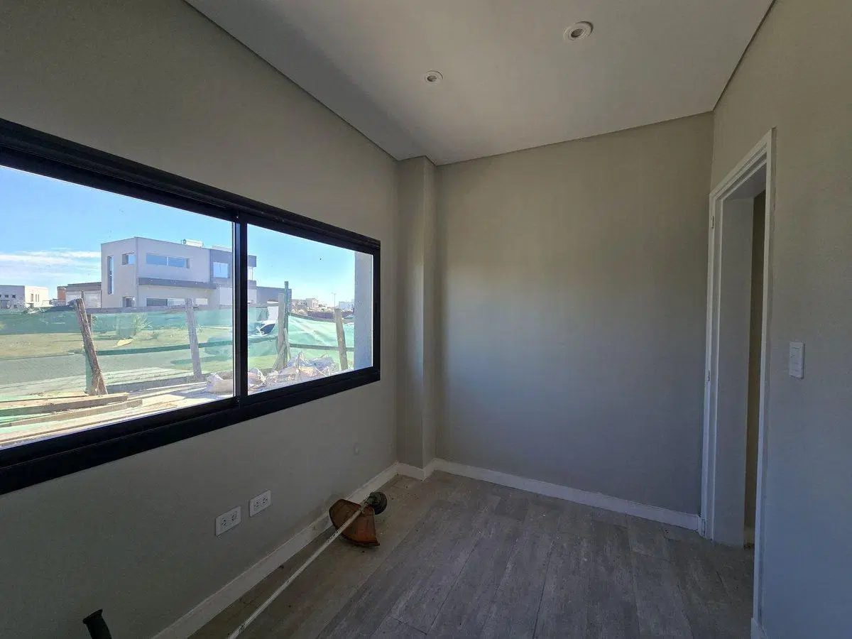 CASA 5 AMBIENTES EN VENTA HUDSON SEBASTIAN GABOTO 2