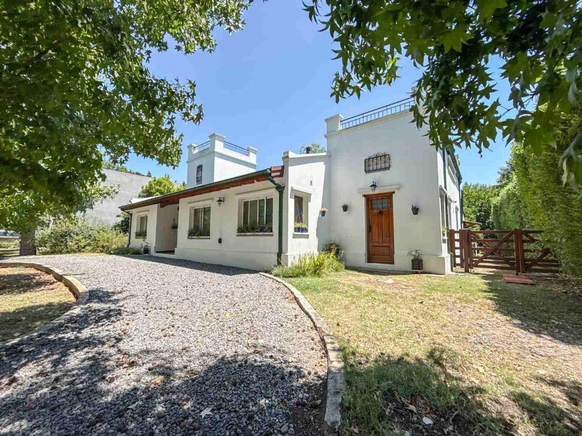 VENTA CASA 4 AMB IMPECABLE EL MIRASOL PILETA