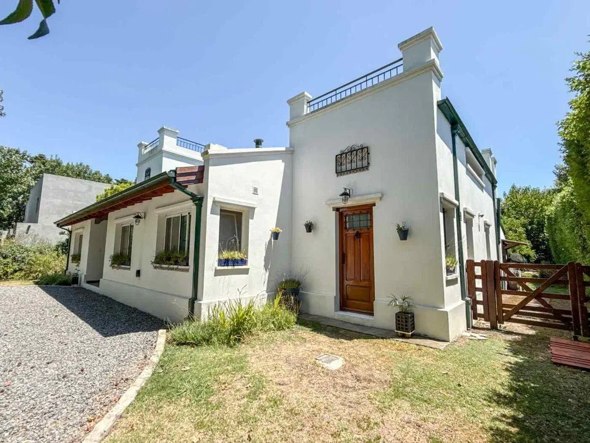 VENTA CASA 4 AMB IMPECABLE EL MIRASOL PILETA 4