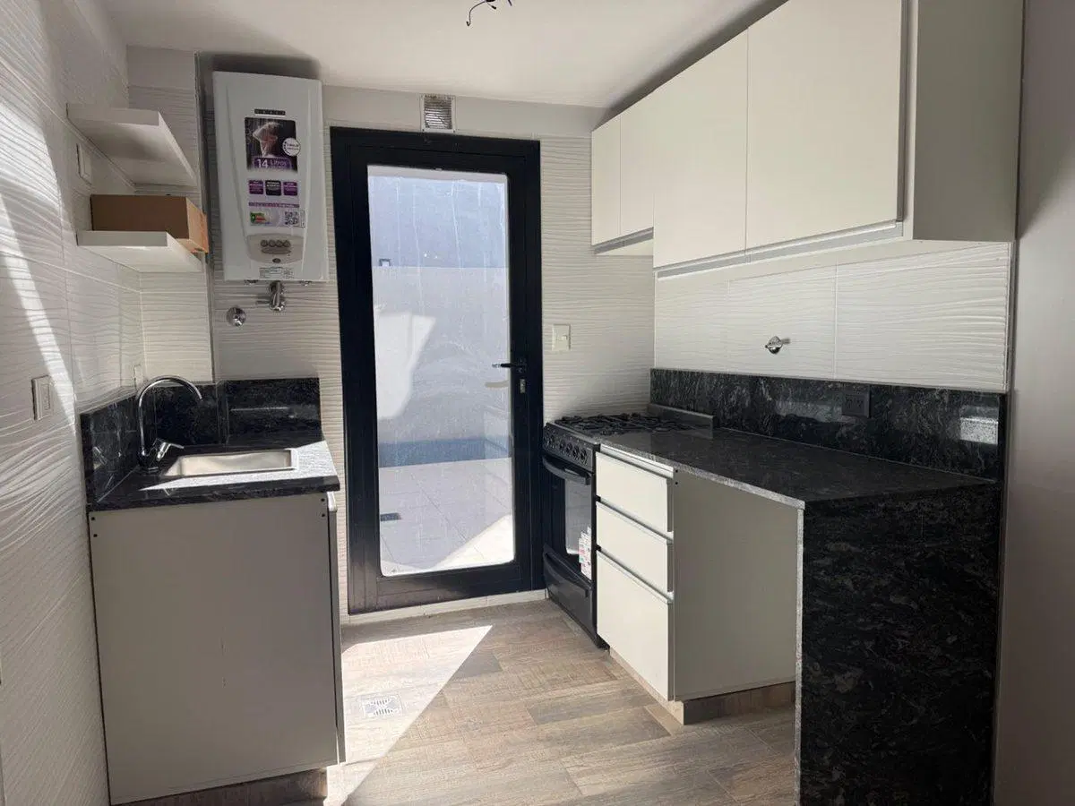 DEPARTAMENTO 3 AMBIENTES CON  PATIO Y BALCON 5