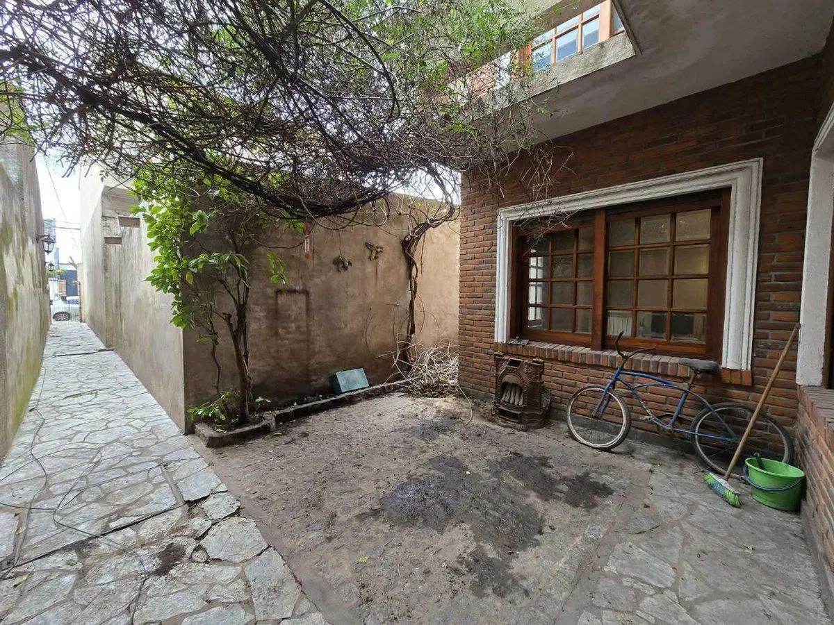 CASA 4 AMBIENTES EN VENTA EN BERNAL TERRAZA 4