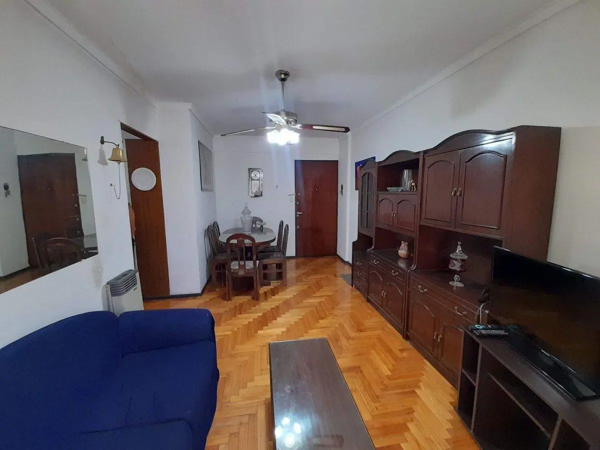 VENDE 3 amb con balcón al frente Flores 2
