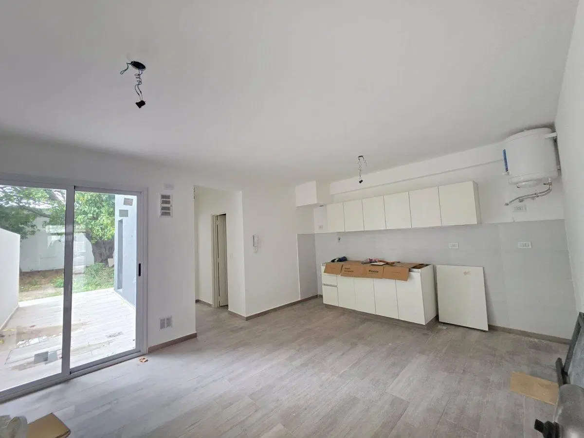 DEPARTAMENTO VENTA  2 AMBIENTES CON JARDIN HAEDO 3