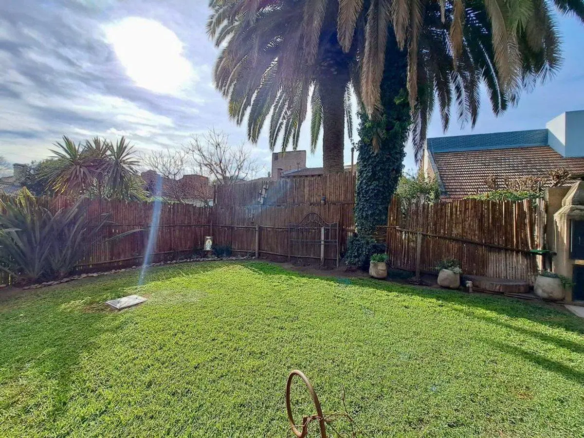 CASA EN VENTA CON PILETA EN BELLA VISTA 3