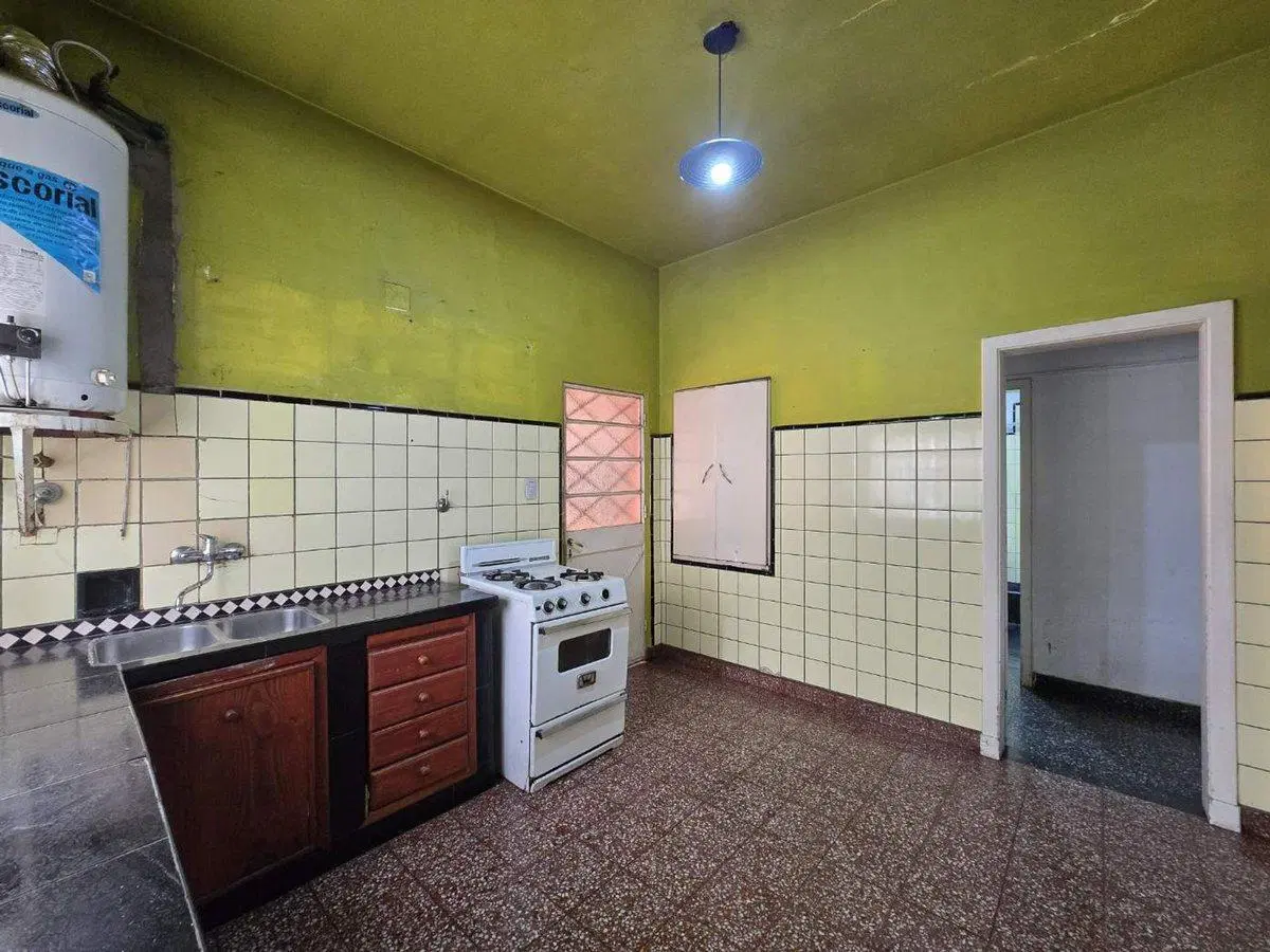 CASA 5 AMBIENTES EN VENTA EN LANUS COCHERA 5