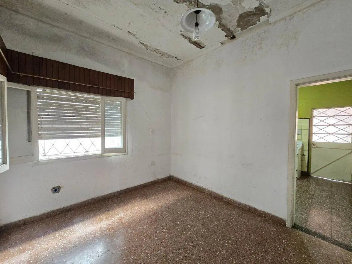 CASA 5 AMBIENTES EN VENTA EN LANUS COCHERA 4