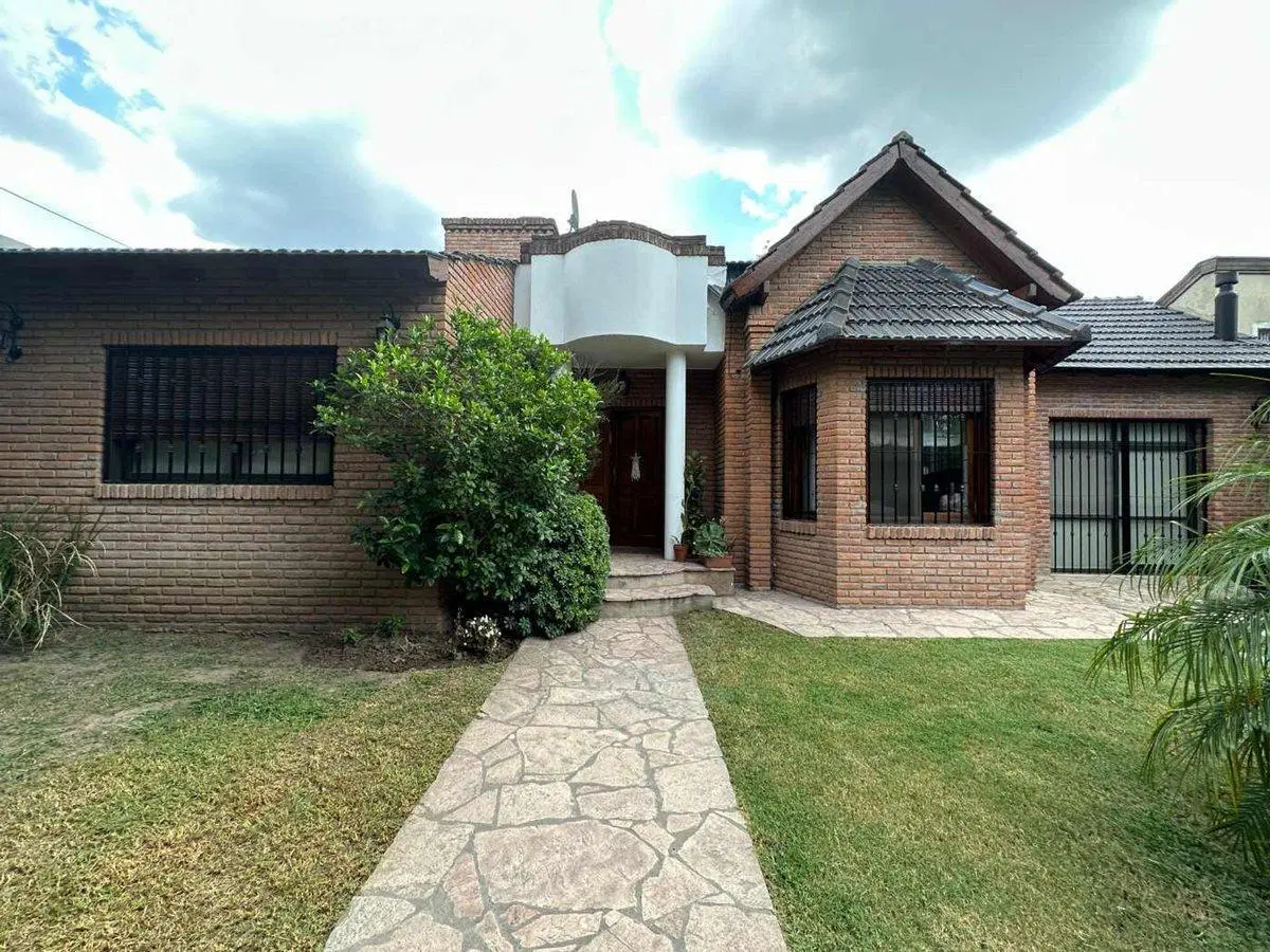 VENTA CASA QUINTA 5 AMBIENTES CON PILETA INCREIBLE 2
