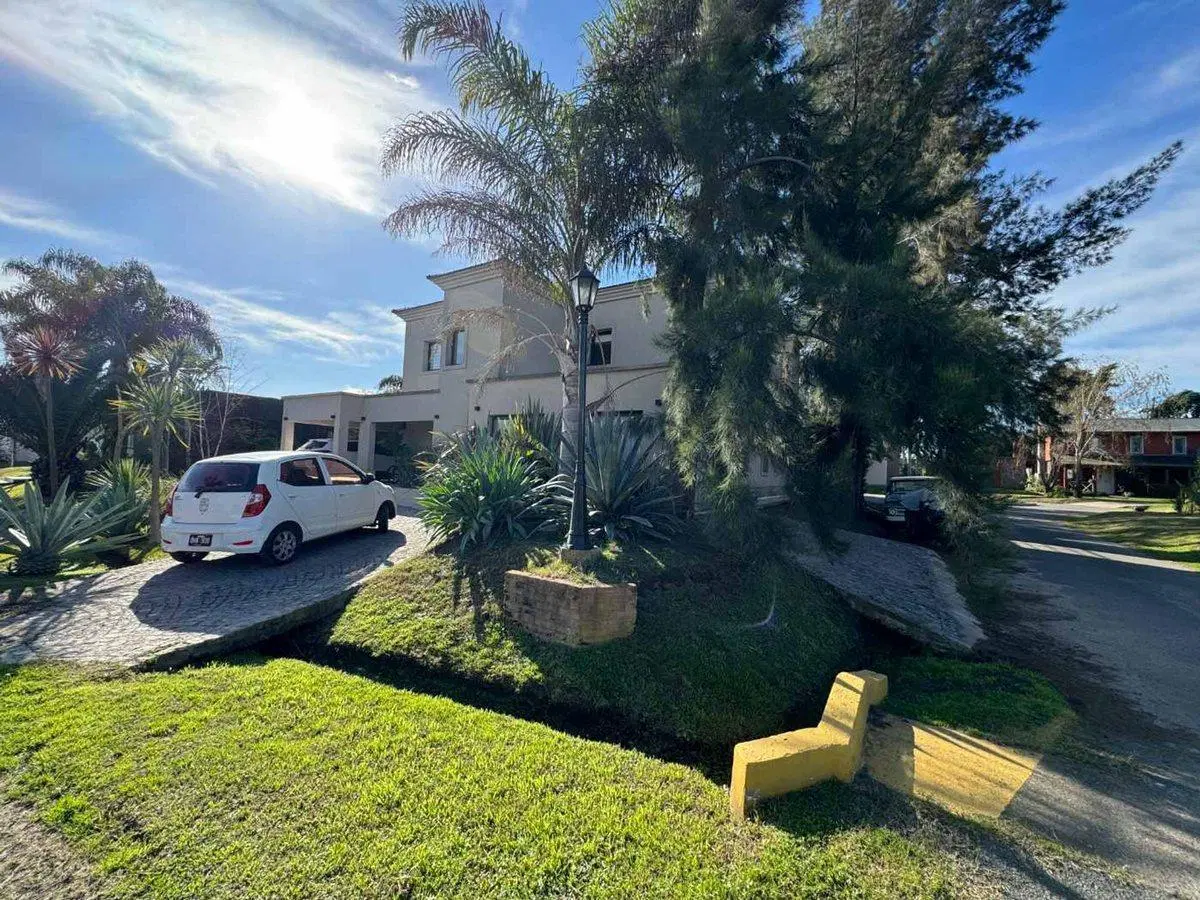 CASA EN VENTA 5 AMBIENTES EN ALTOS DEL SOL 4