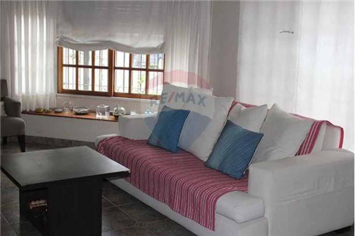 CASA 5 AMBIENTES EN VENTA VILLA ADELINA CON JARDIN 4