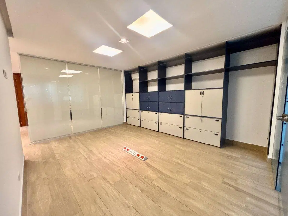 Alquiler de Oficina Comercial 60 m² San Isidro 5