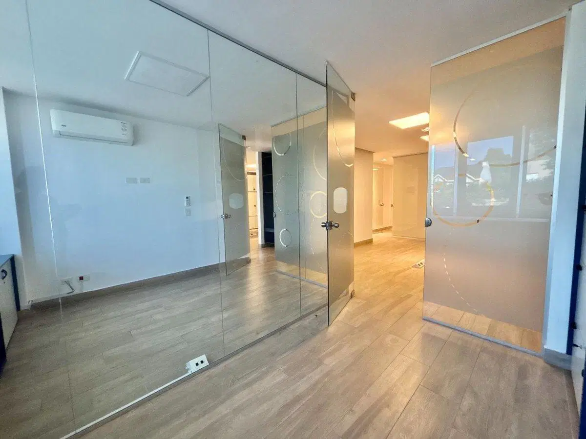 Alquiler de Oficina Comercial 60 m² San Isidro 4