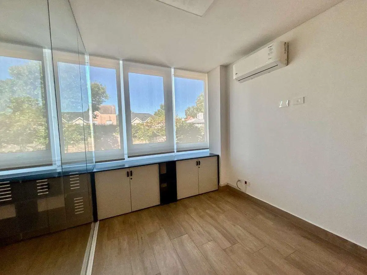 Alquiler de Oficina Comercial 60 m² San Isidro 2