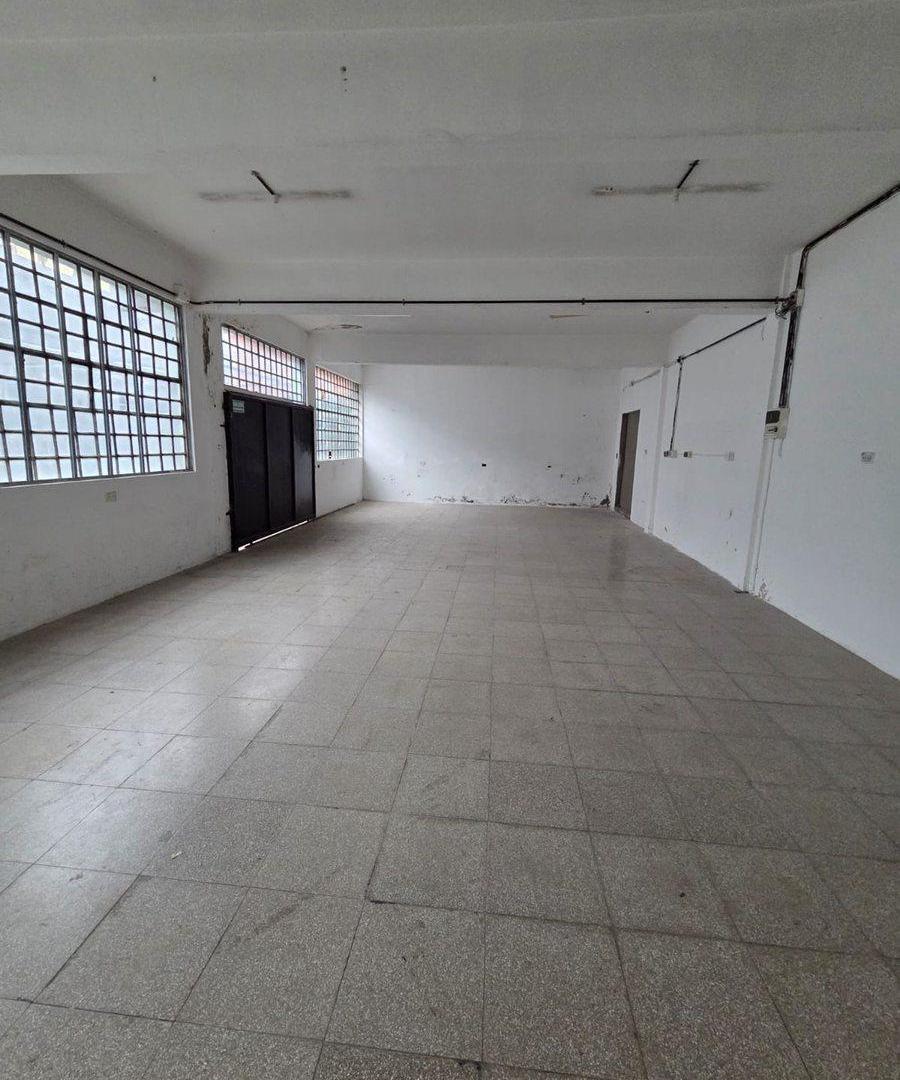 Deposito en venta en Olivos con vivienda, oficinas