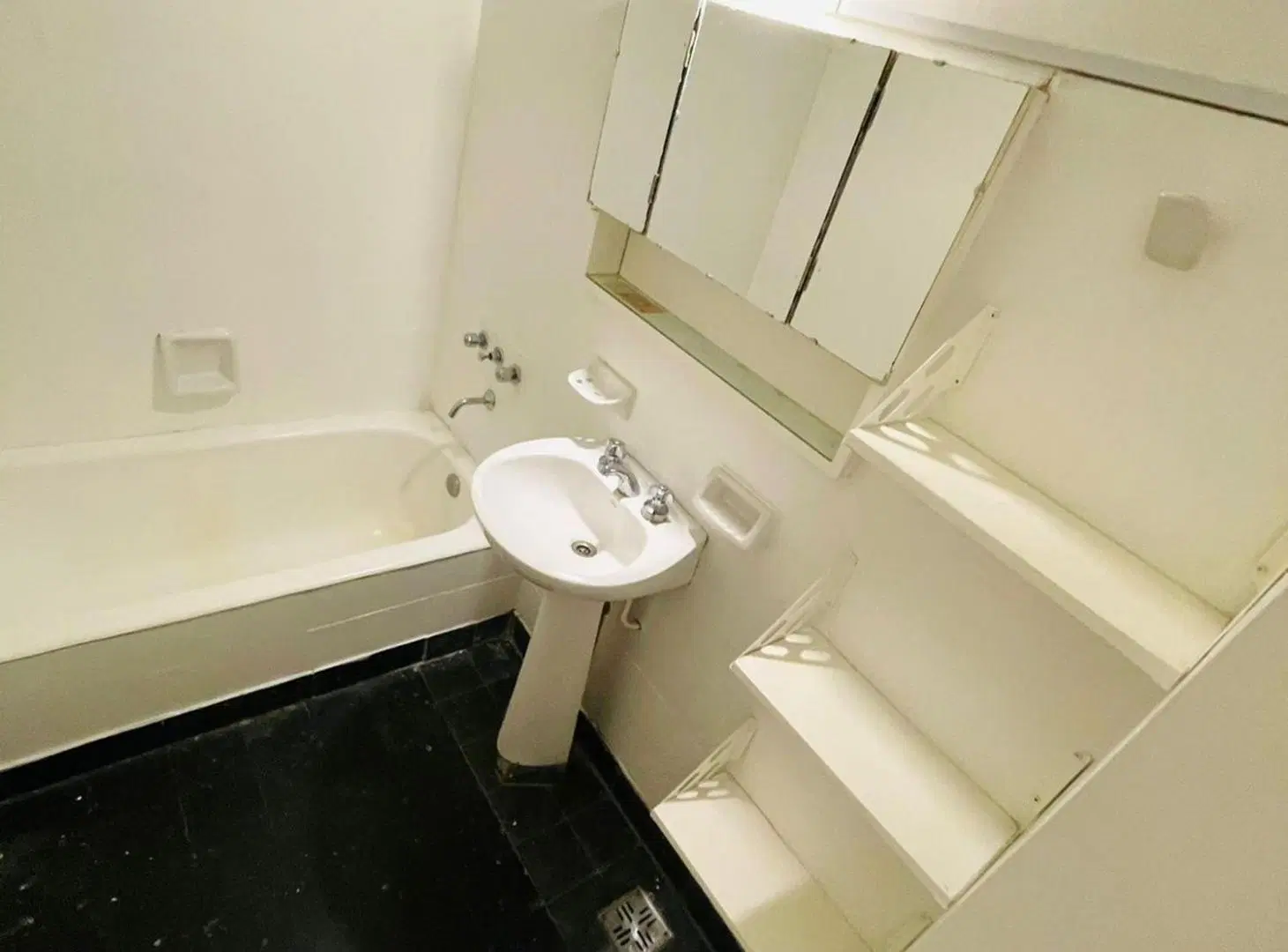 DEPARTAMENTO  VENTA MONO BALVANERA ONCE 8
