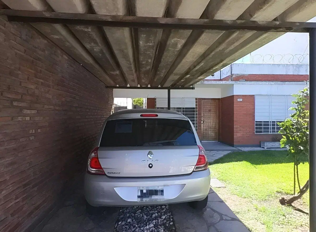 Casa APTO CREDITO  3Amb.coch y jardin V Ballester 5