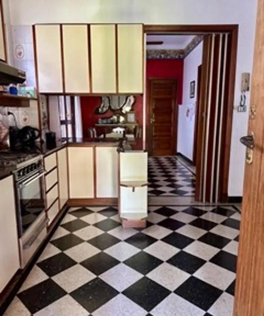 CASA EN VENTA 4 AMB. OLIVOS CON JARDIN, E/3 AUTOS 4