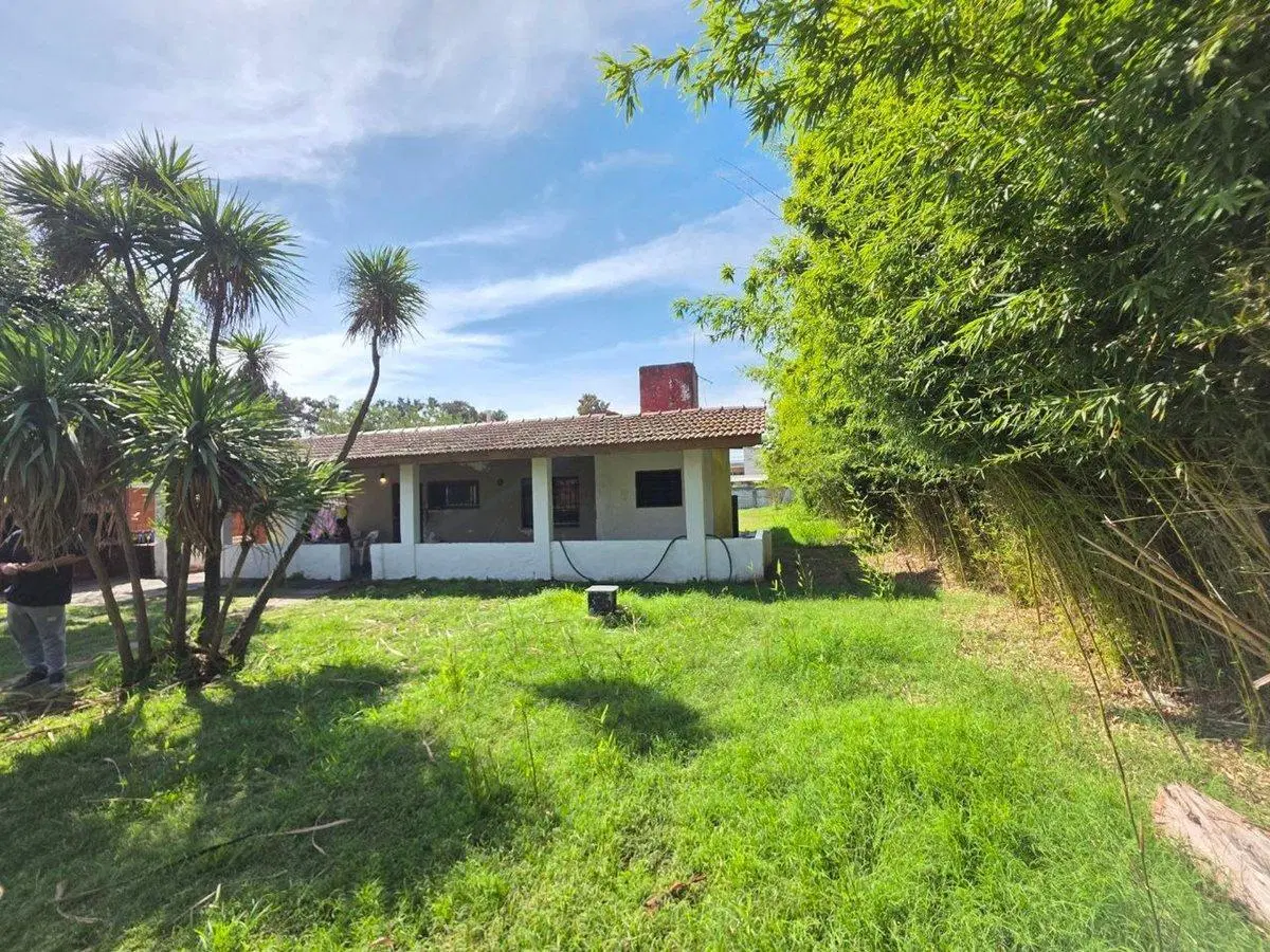 CASA EN VENTA 4 AMBIENTES GARIN CON 3 LOTES 2