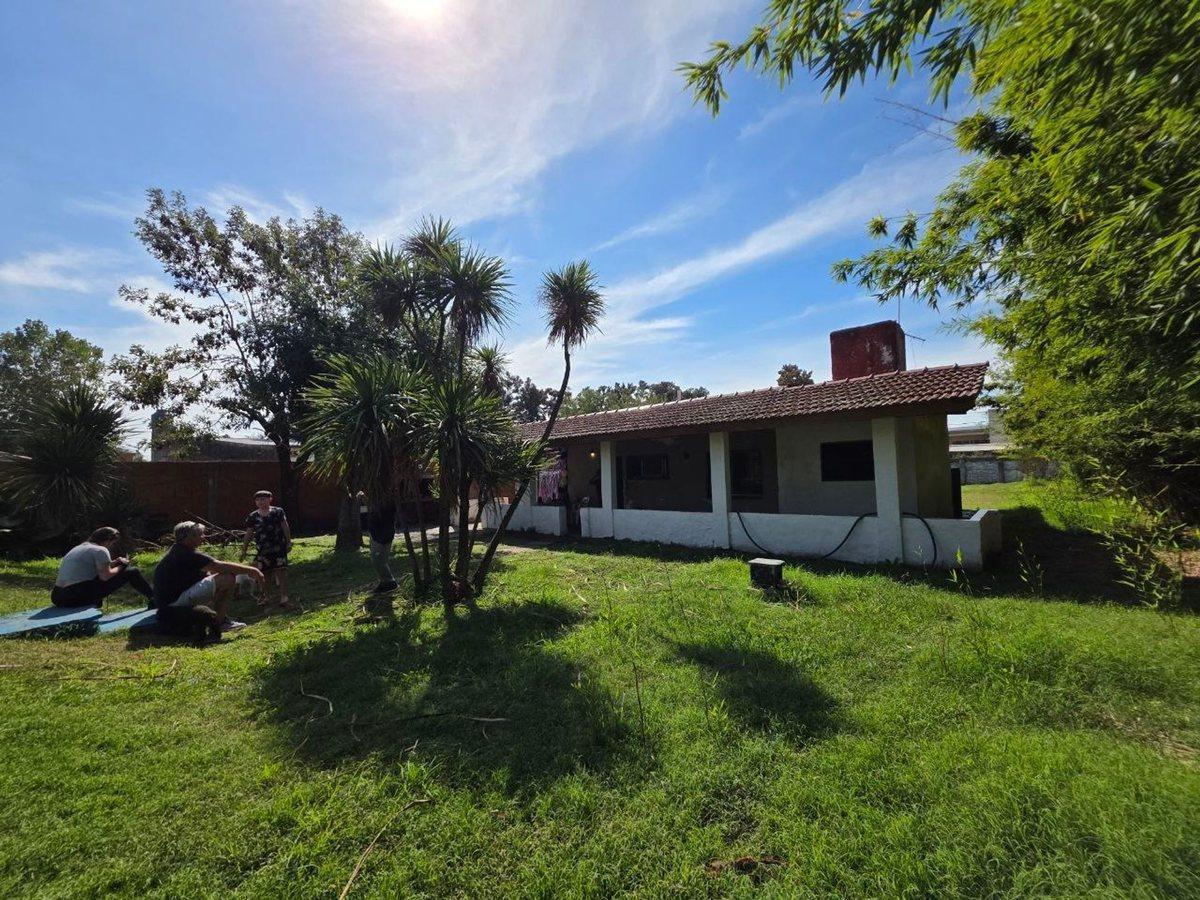 CASA EN VENTA 4 AMBIENTES GARIN CON 3 LOTES