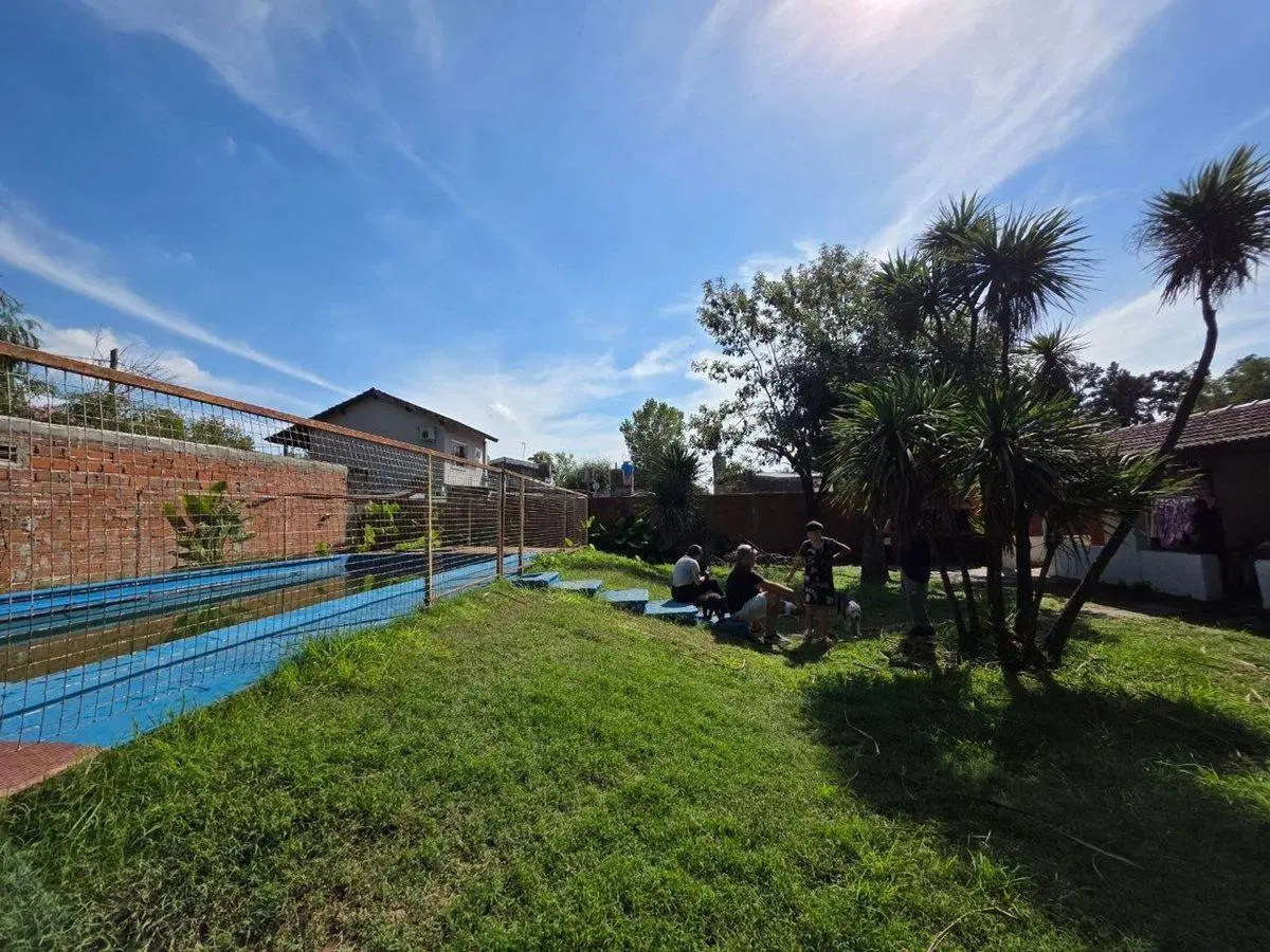 CASA EN VENTA 4 AMBIENTES GARIN CON 3 LOTES 4