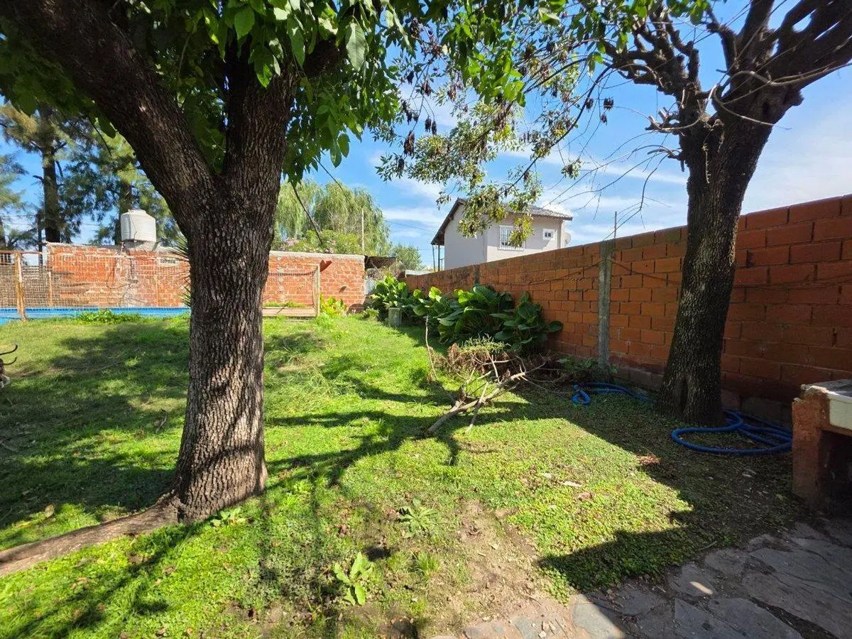 CASA EN VENTA 4 AMBIENTES GARIN CON 3 LOTES 5