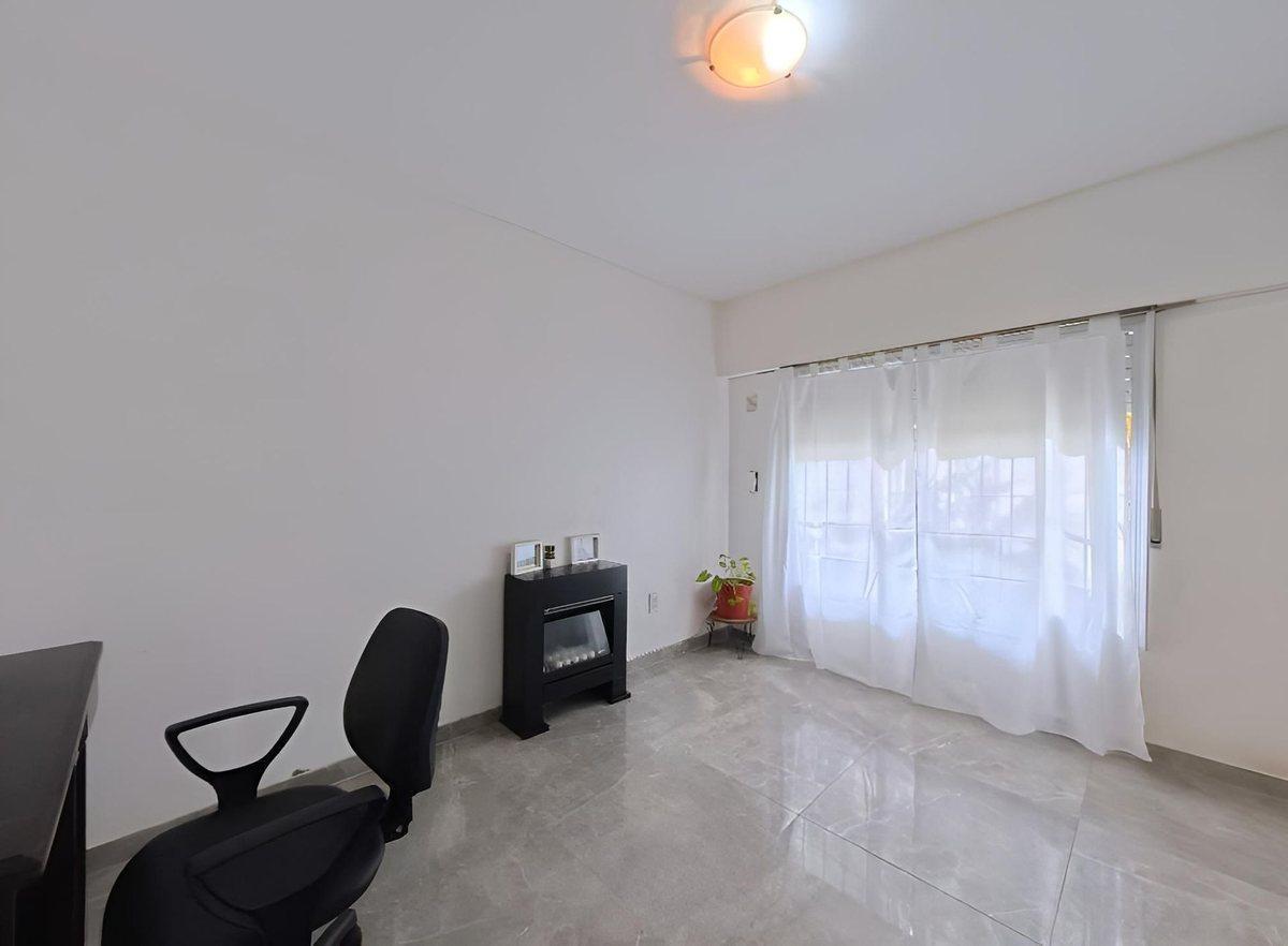 Foto de CASA 4 AMB EN VENTA EN VICTORIA, JARDIN Y PILETA, imagen 2