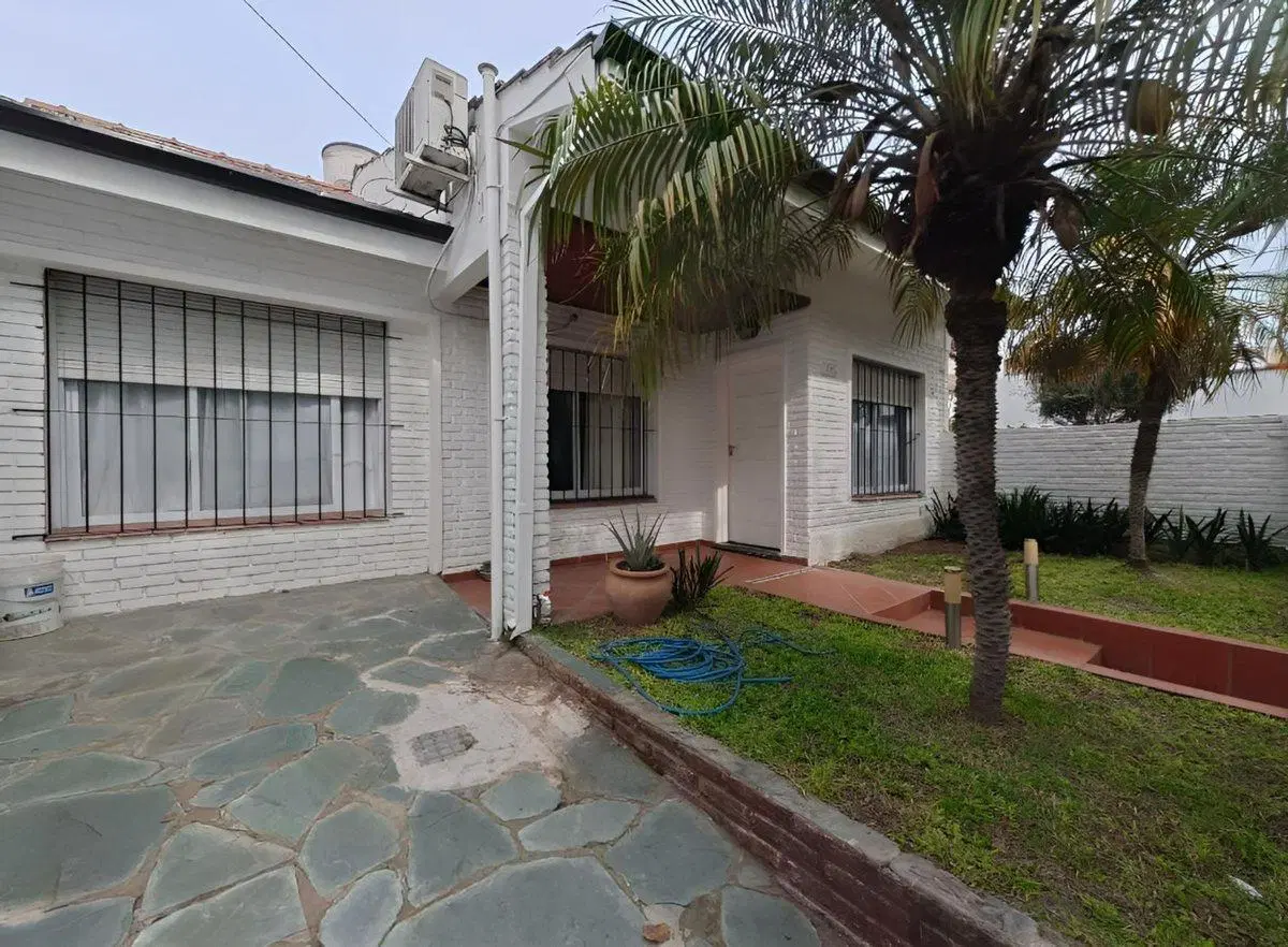 CASA 4 AMB EN VENTA EN VICTORIA, JARDIN Y PILETA 3
