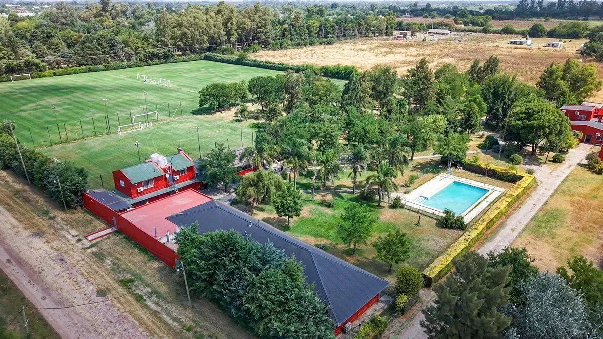 Predio en Venta Merlo Canchas Fútbol 11 Pileta Spa 2