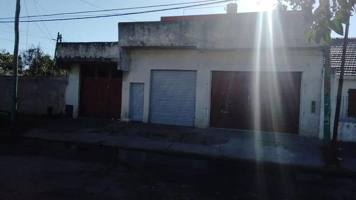 VENTA CASA EN PABLO PODESTA CON LOCAL 5