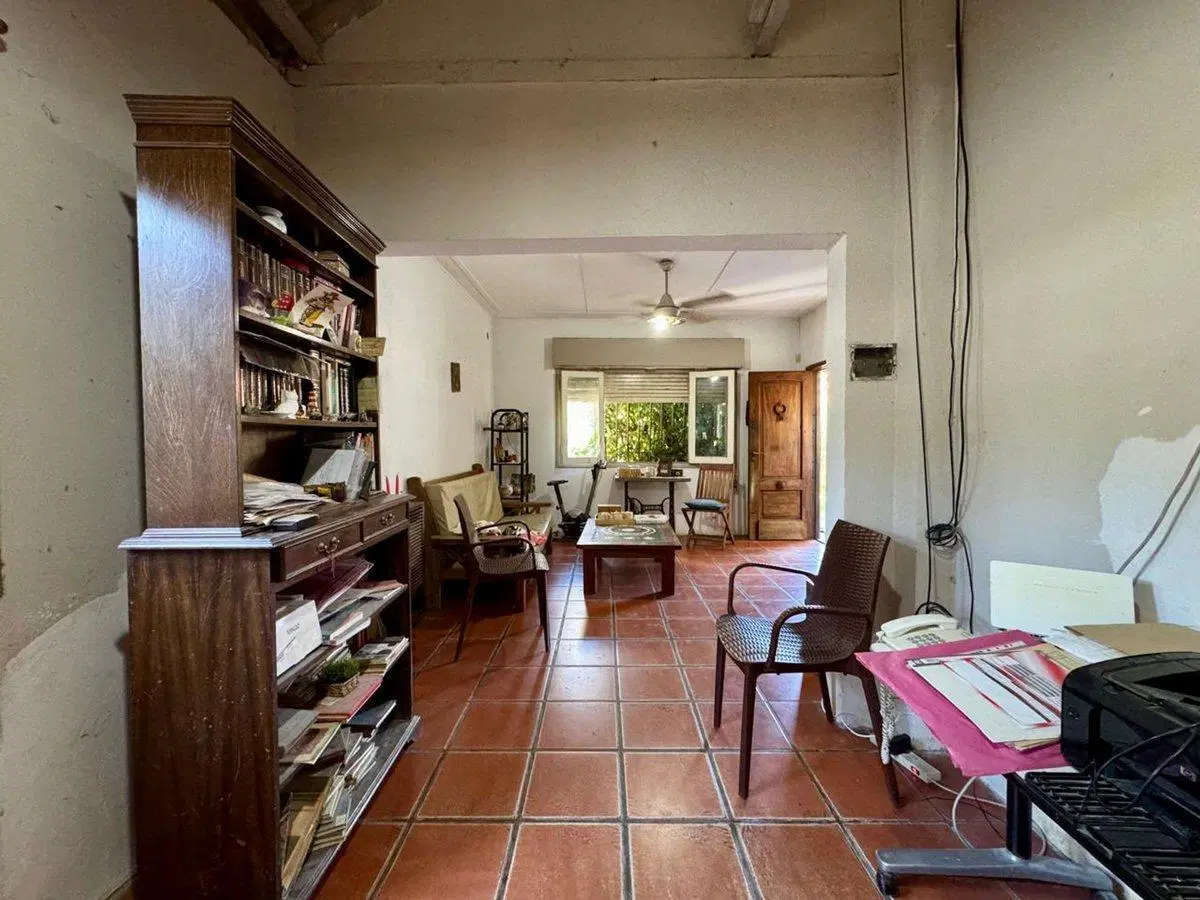 CASA/PH al frente Olivos con cochera para reciclar 5