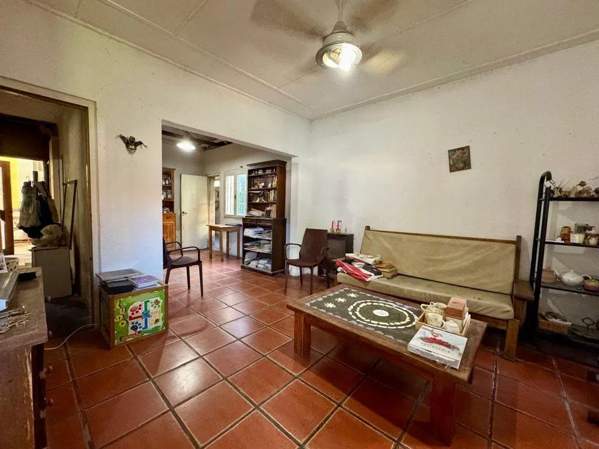 CASA/PH al frente Olivos con cochera para reciclar 3